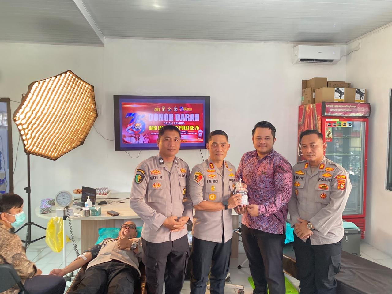 *Sambut HUT Humas Polri ke-75, Personel Polres OKU Selatan Donor darah sebagai wujud Polri Bersama Masyarakat*