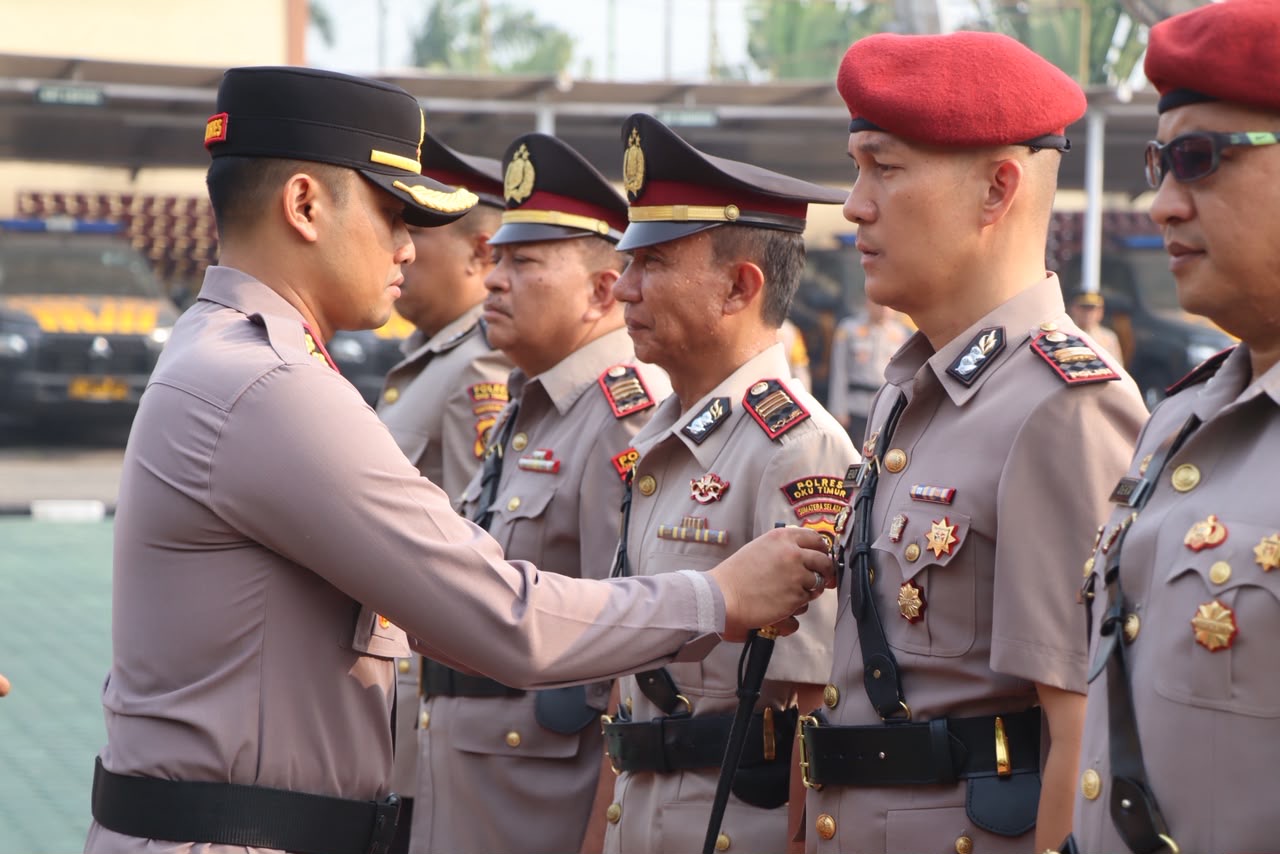 POLRES OKU TIMUR GELAR UPACARA SERAH TERIMA JABATAN KASAT RESKRIM, KASAT SAMAPTA, KAPOLSEK BUAY MADANG, DAN KASPKT