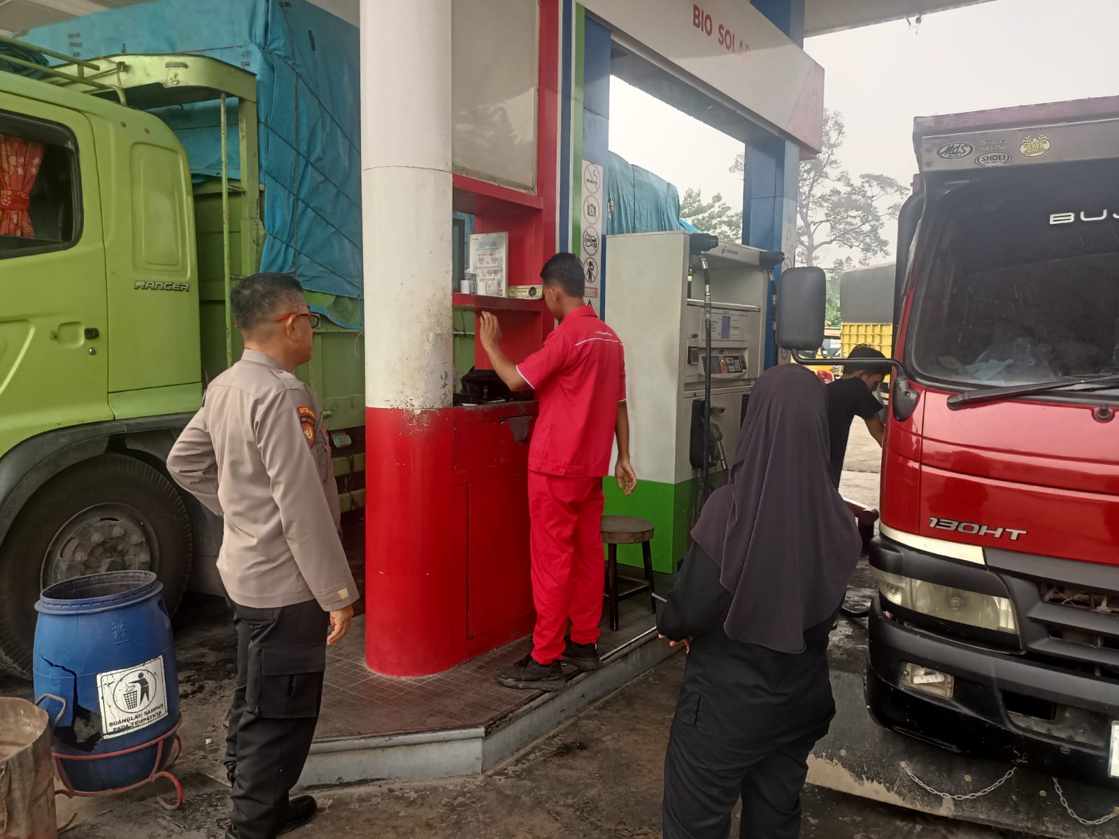 *Pastikan Kelancaran Arus Lalu Lintas, Kapolsek Tebing Tinggi Cek Langsung Personel Pengamanan di SPBU Talang Gunung*