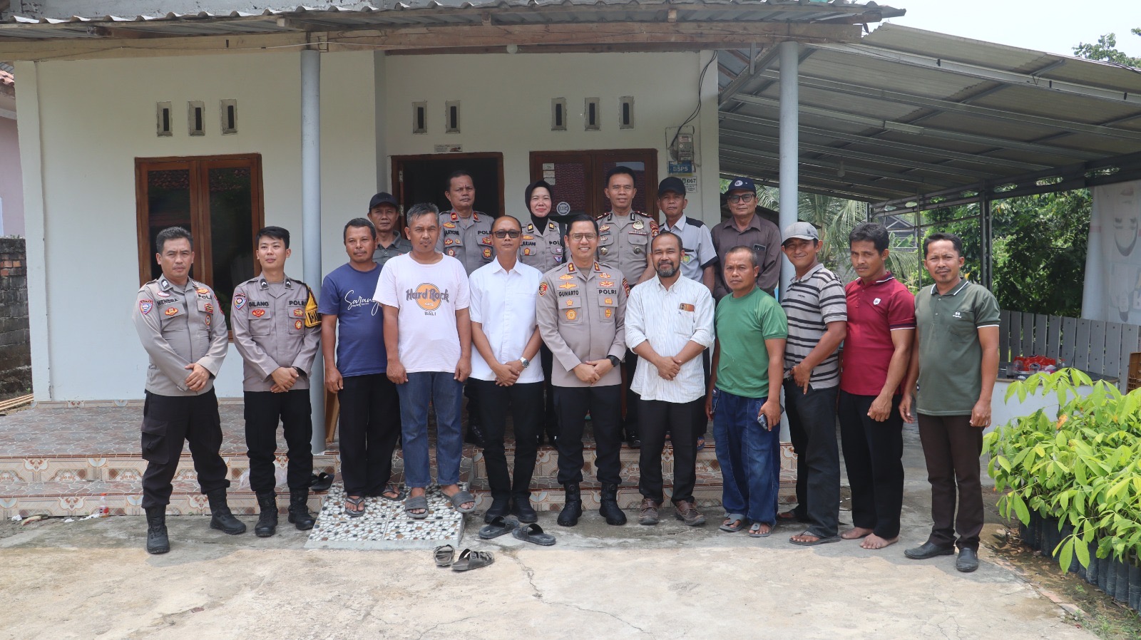 Ngopi Bareng Warga Desa Pangkul, Kapolres Prabumulih Serap Aspirasi dan Ajak Masyarakat Perangi Narkoba