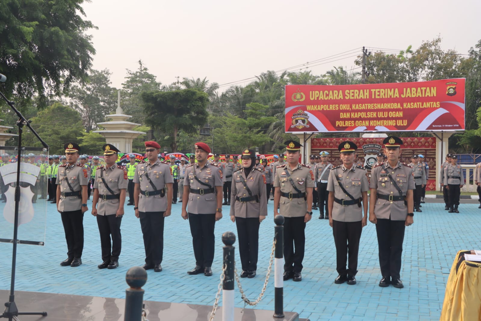 Polres OKU Gelar Upacara Serah Terima Jabatan Wakapolres, Kasat Resnarkoba, Kasat Lantas, dan Kapolsek Ulu Ogan