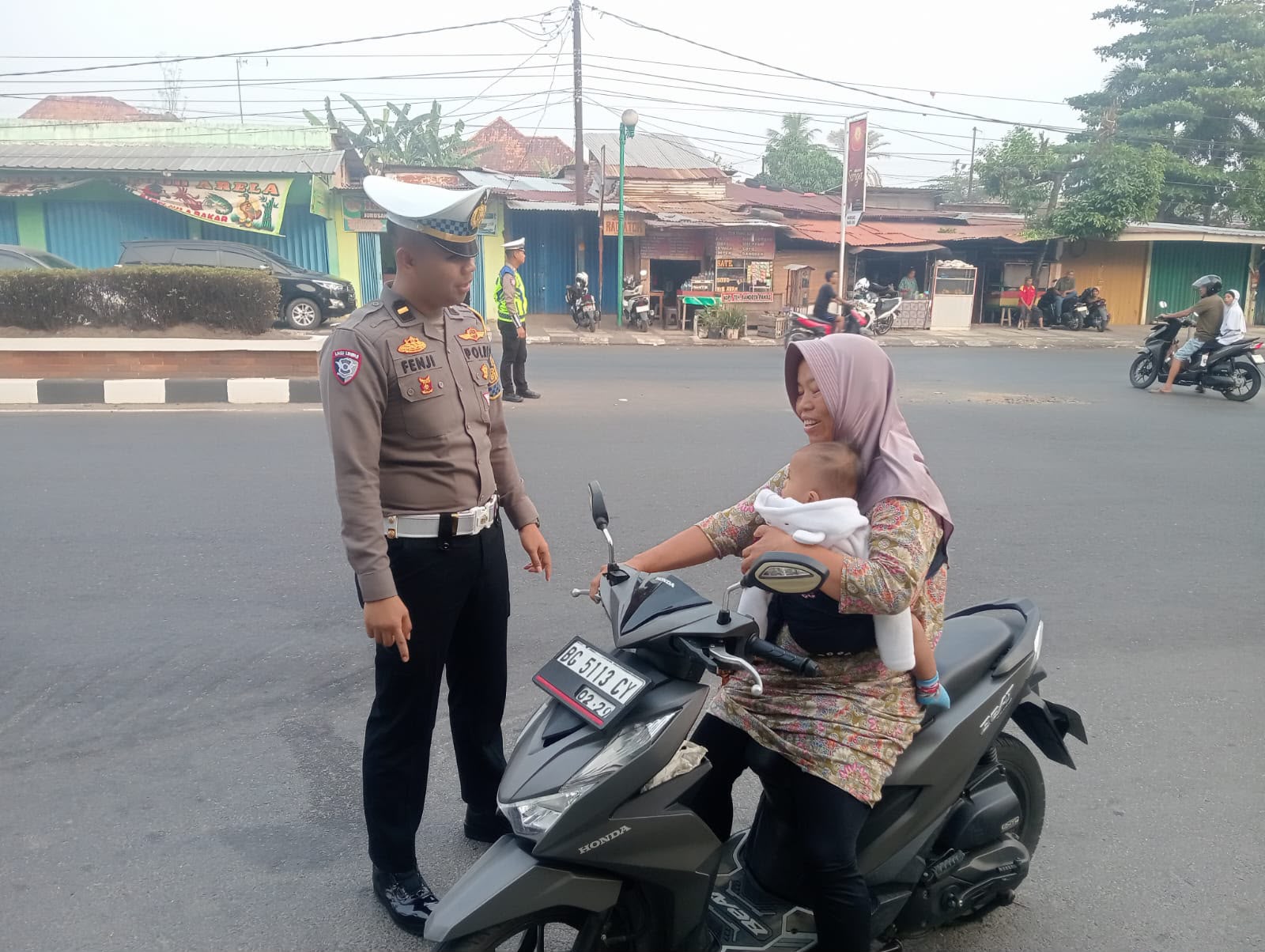 CIPTAKAN KAMSELTIBCARLANTAS KONDUSIF, STRONG POINT PAGI SATLANTAS POLRES PRABUMULIH DIPIMPIN LANGSUNG KASAT LANTAS