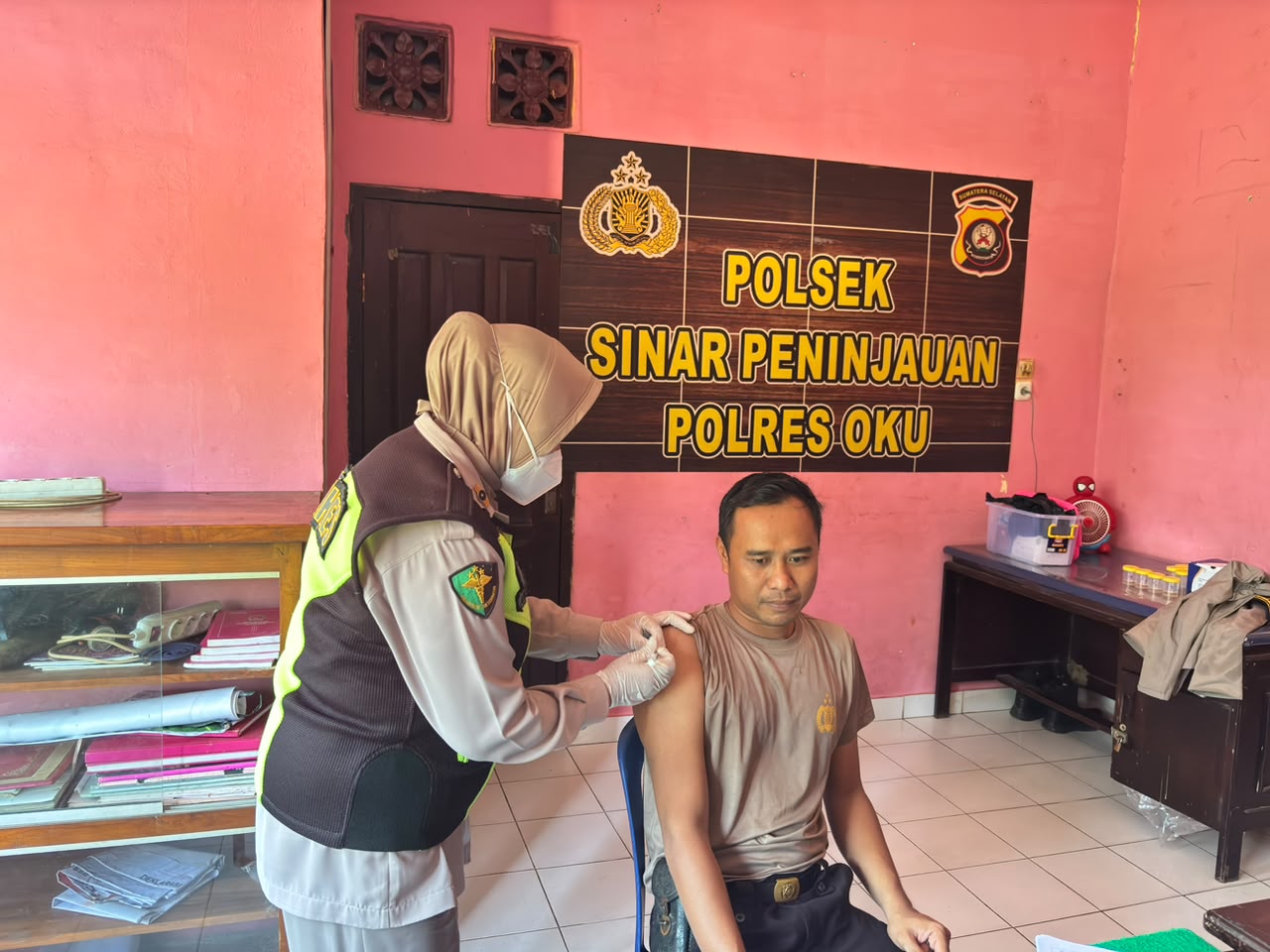 Sidokkes Polres OKU Laksanakan Pemeriksaan Kesehatan Personel Polsek Sinar Peninjauan