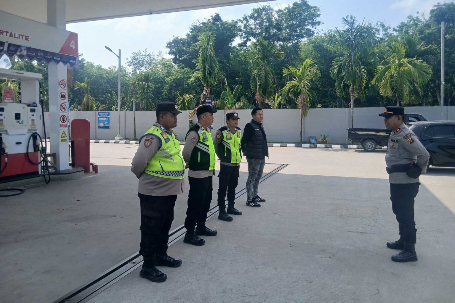 Pastikan Pasokan BBM Aman Tanpa Antrean, Polsek Madang Suku I Kawal Pelayanan SPBU Tebing Sari Mulya