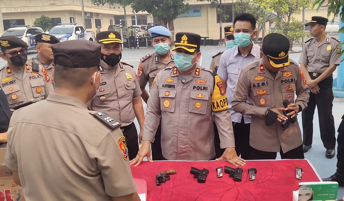 Tekankan Kesiapsiagaan dan Kepatuhan SOP, Kapolres Musi Rawas Cek Kendaraan Dinas dan Senpi Personel
