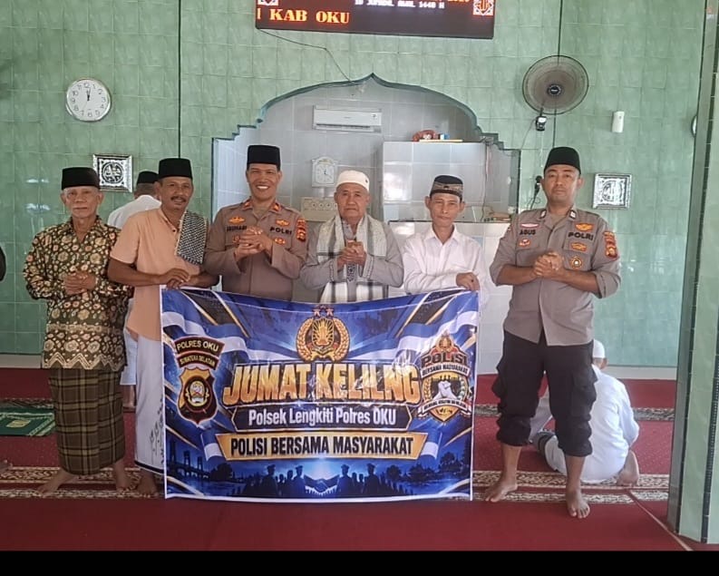 Kapolsek Lengkiti Bersama Personel Laksanakan Salat Jumat Berjamaah di Masjid Al Muttaqin Desa Pagardewa