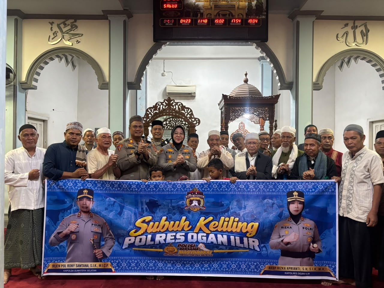 Serap Aspirasi Masyarakat melalui Sholat Subuh Keliling, Kapolres Ogan Ilir Ajak Warga Jaga Kamtibmas dan Cegah Karhutla