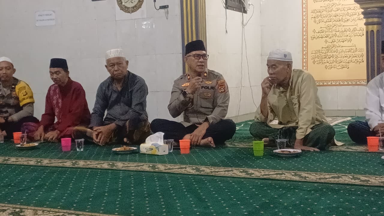 Pererat Silaturahmi dengan Warga, Wakapolres Lubuk Linggau Gelar Sholat Subuh Keliling dan Sampaikan Pesan Kamtibmas