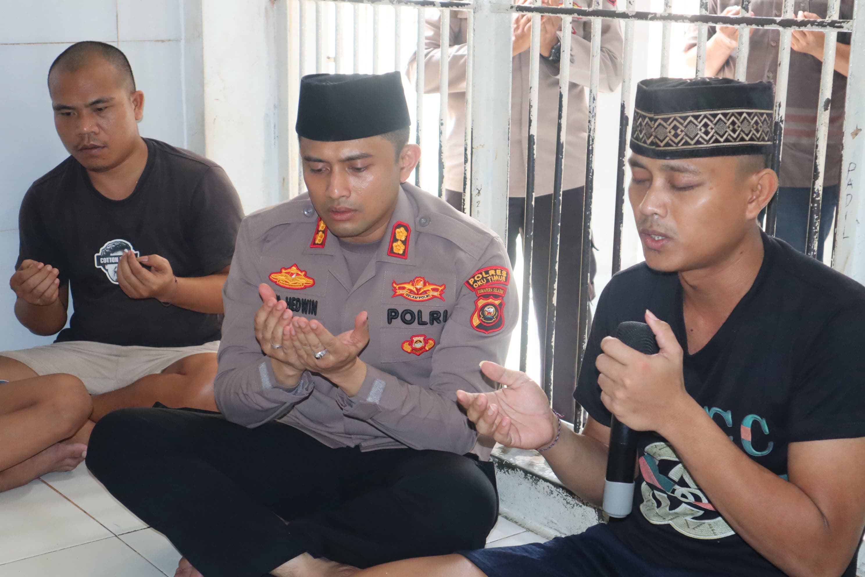 Sentuh Sisi Humanis, Kapolres OKU Timur Gelar Doa dan Yasinan Bersama Warga Binaan di Rutan dalam Momentum Hari Santri 2026