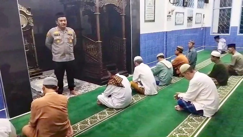 Subuh Keliling di Baturaja Timur, AKP Toni Zainudin Ajak Warga Waspadai Hoaks dan Jaga Kamtibmas