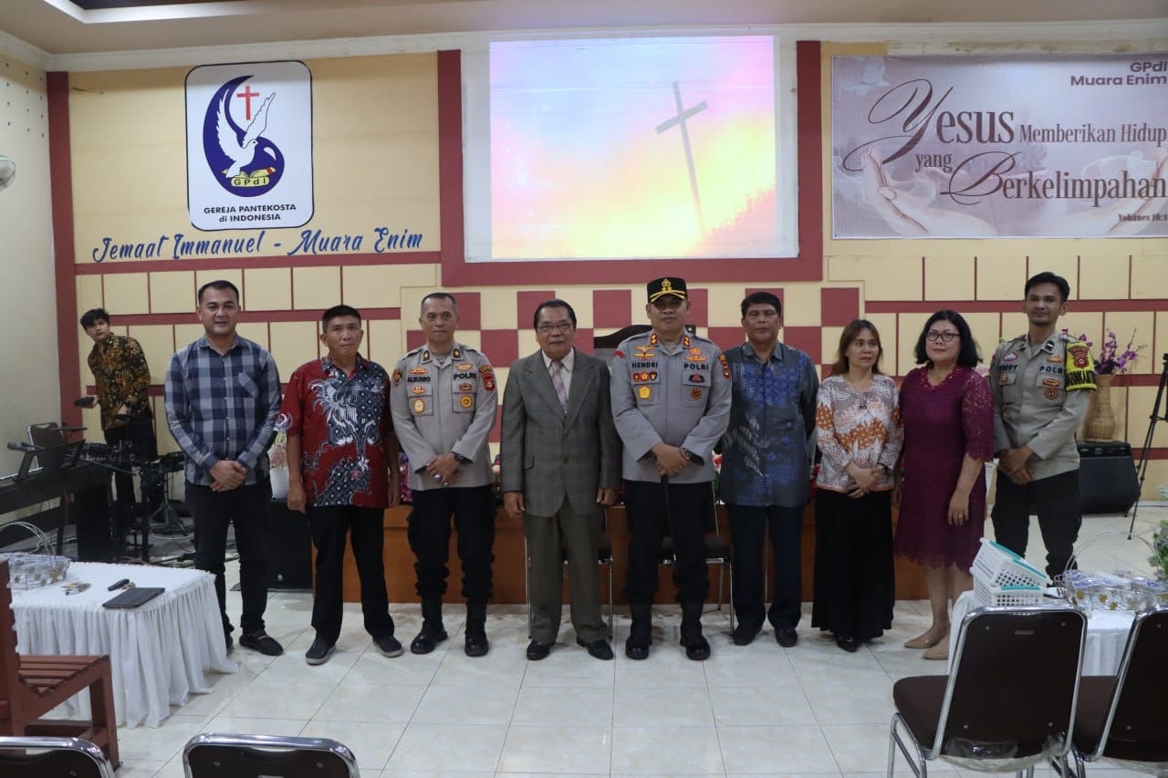 Perkuat Toleransi dan Jaga Kerukunan, Kapolres Muara Enim Hadir di Tengah Jemaat GPdI Immanuel Lewat Minggu Kasih