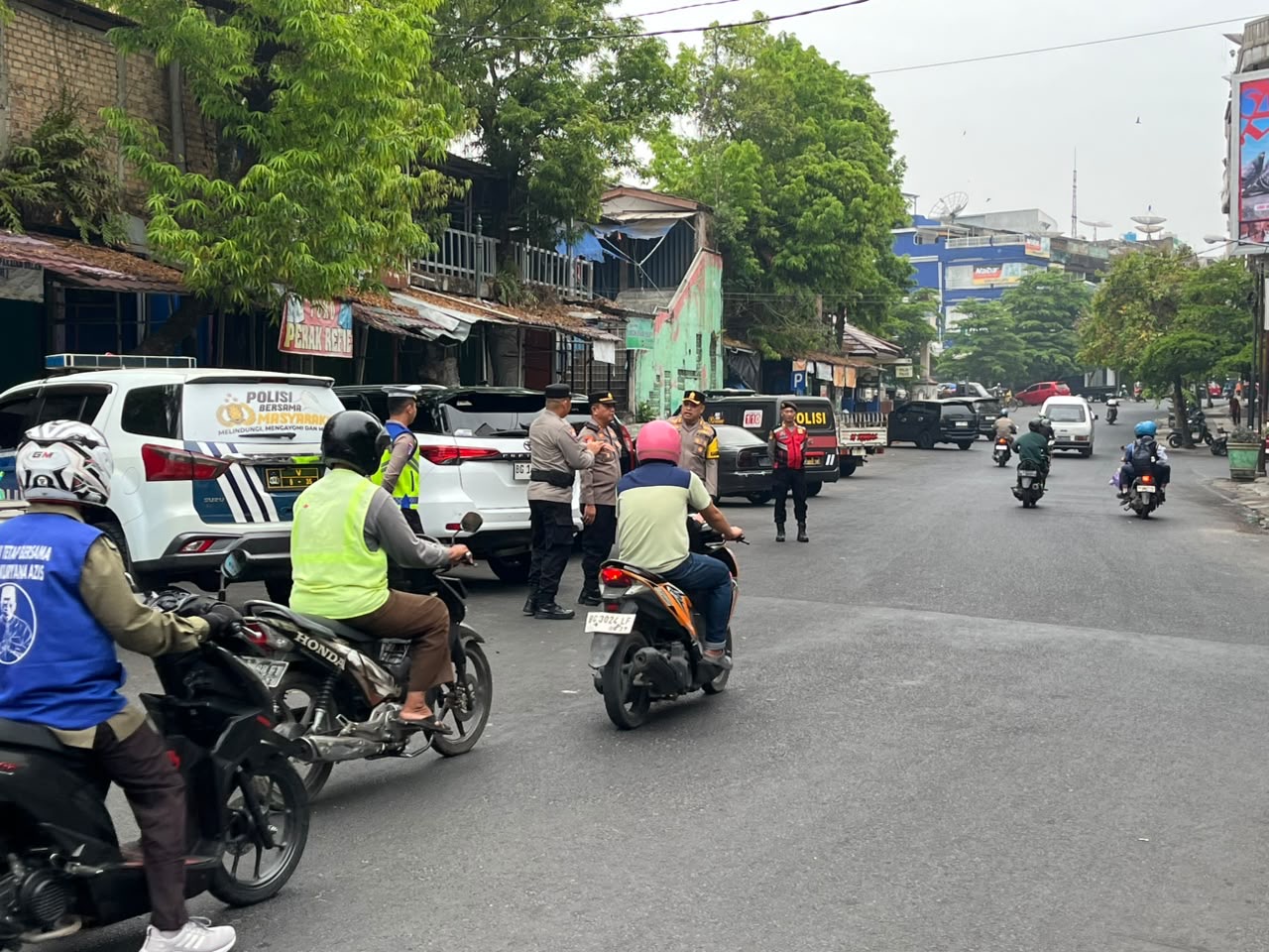 Kapolres OKU Helmy Tamaela Pimpin Floting Pagi di Simpang Lima Tugu Beras Pasar Atas Baturaja