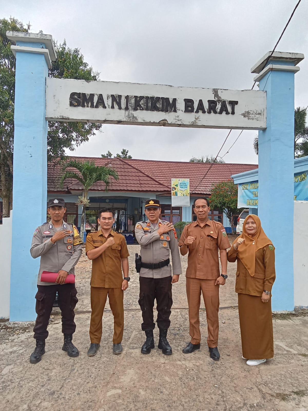 Kapolsek Kikim Barat Jadi Pembina Upacara di SMAN 1 Kikim Barat, Tanamkan Disiplin dan Kesadaran Hukum kepada Pelajar
