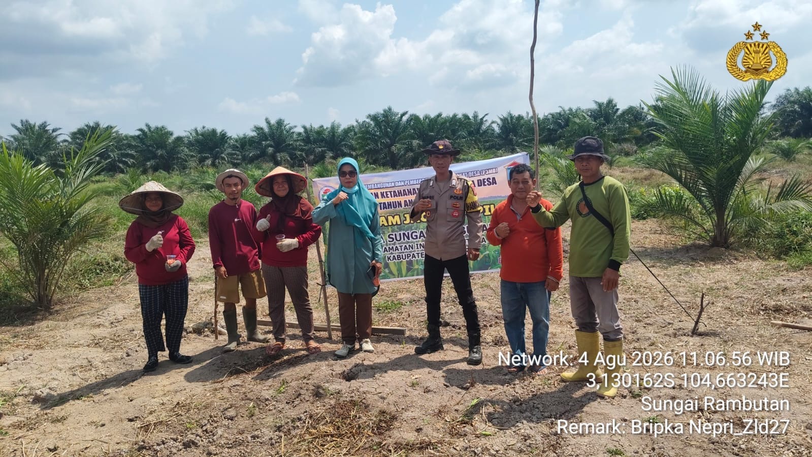 Polres Ogan Ilir Dukung Program Ketahanan Pangan, Bhabinkamtibmas Polsek Indralaya Hadiri Penanaman Jagung Pipil di Desa Sungai Rambutan