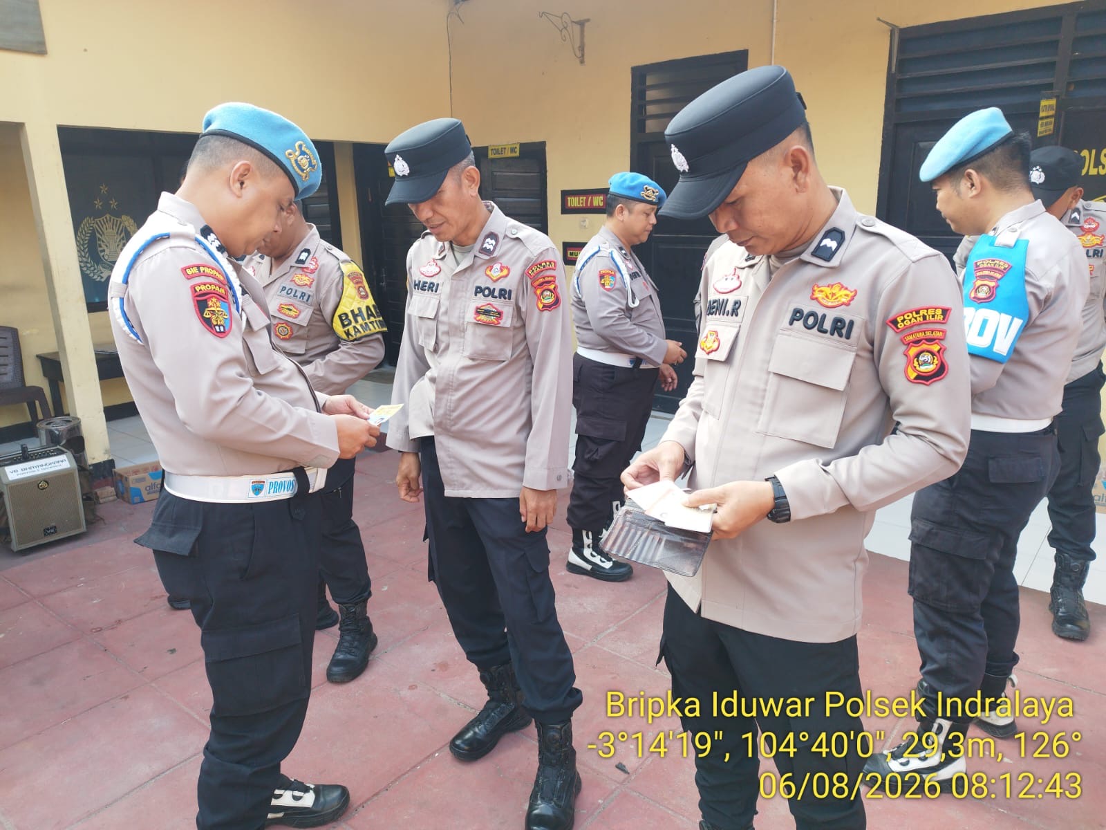 SIE PROPAM POLRES OGAN ILIR LAKSANAKAN GAKTIBPLIN DI POLSEK INDRALAYA, TINGKATKAN KEDISIPLINAN PERSONEL POLRI