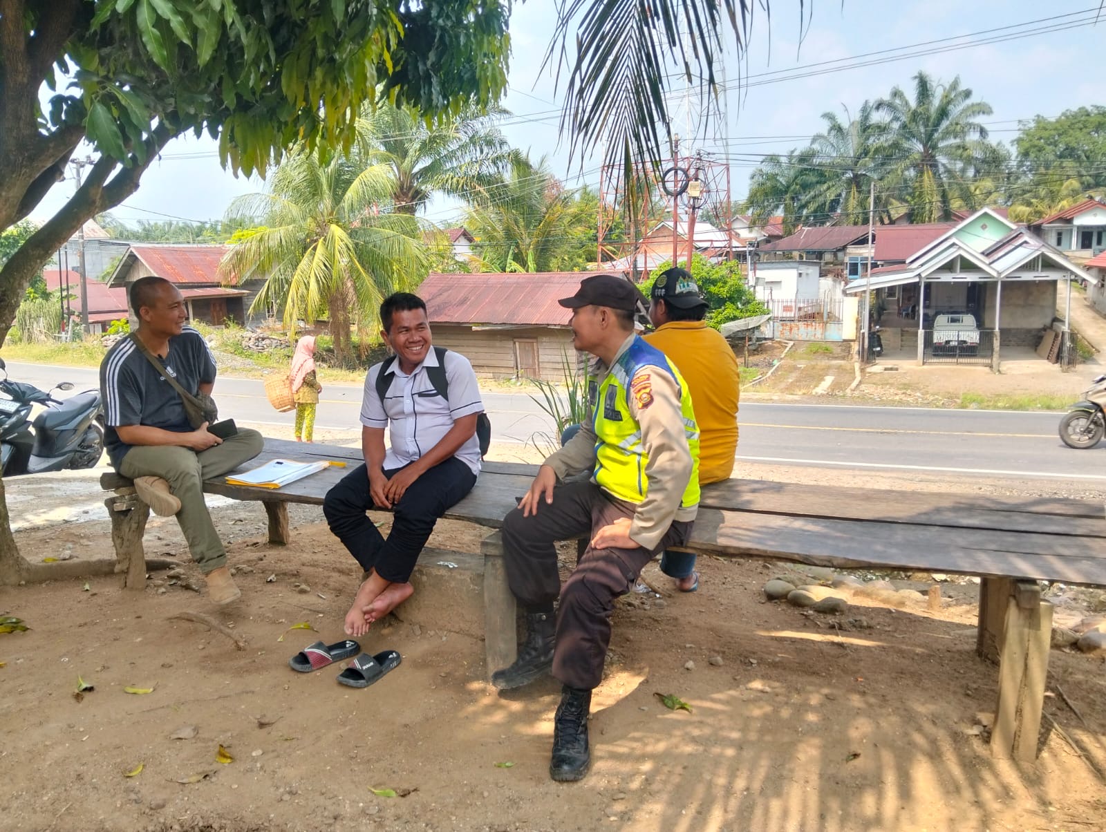Jumat Curhat Polsek Kikim Barat Pererat Kemitraan dengan Warga, Sampaikan Imbauan Kamtibmas dan Pencegahan Karhutla