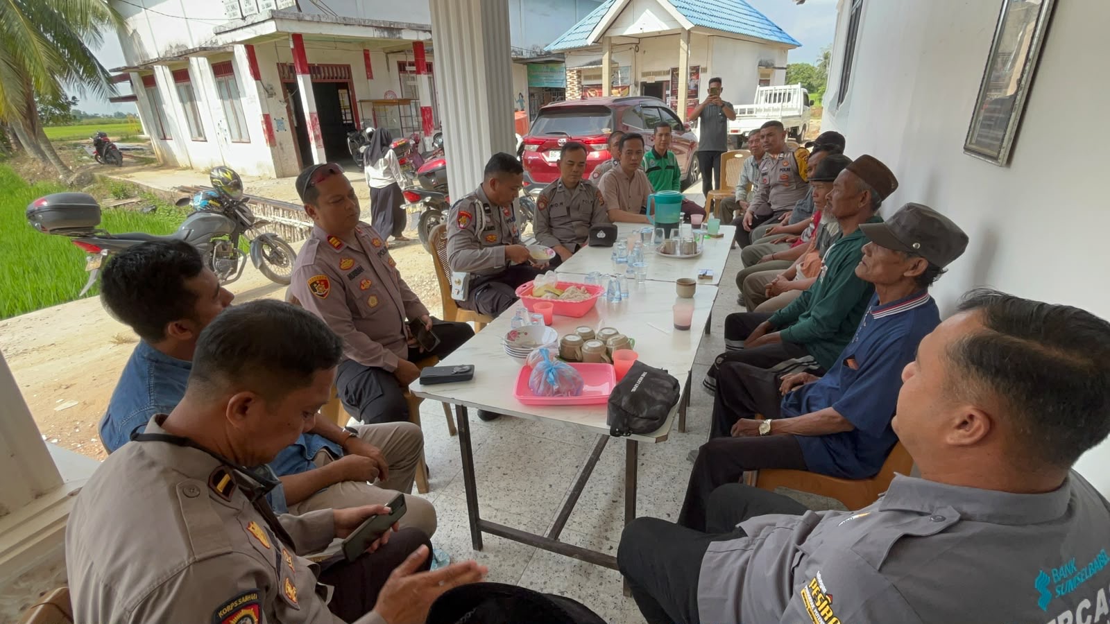 Polres Ogan Ilir Melalui Polsek Pemulutan Gelar Touring Sambang Desa Perkuat Kemitraan dengan Masyarakat dan Sampaikan Imbauan Kamtibmas