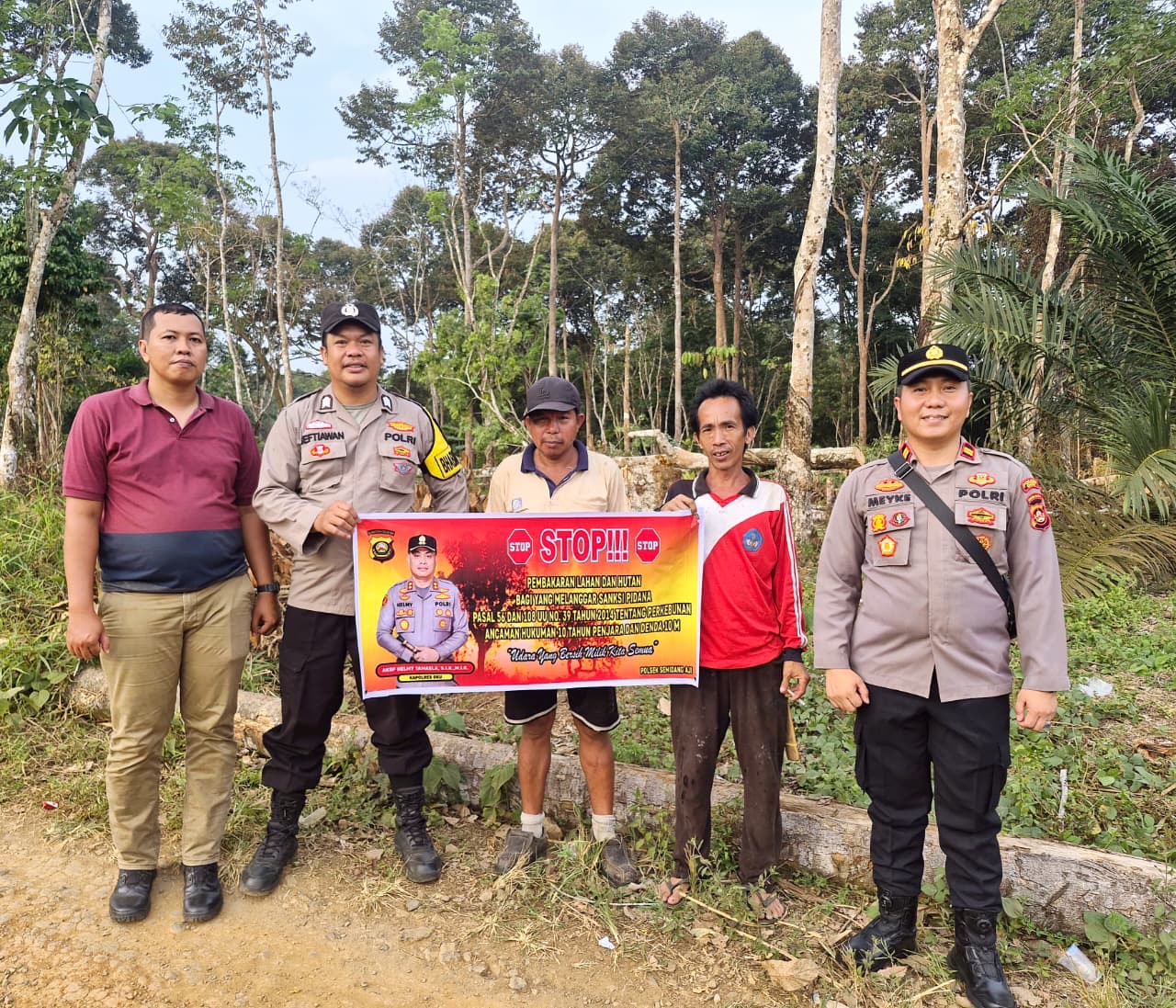 Optimalkan pencegahan Karhutla, Kapolsek Semidang Aji Sosialisasi Sampai Ke Perkebunan Masyarakat.