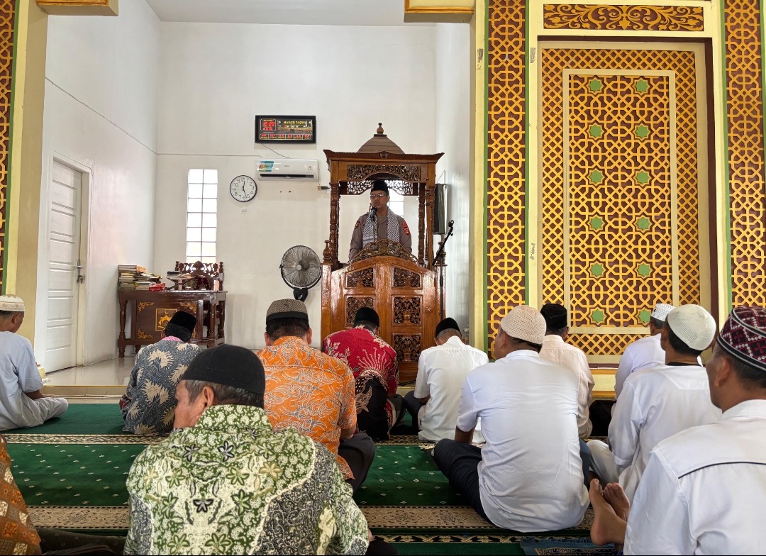 Saat Mimbar Jumat Menyapa Bumi: Kala Personel Polres Musi Rawas Mengingatkan Kita Pentingnya Menjaga Alam