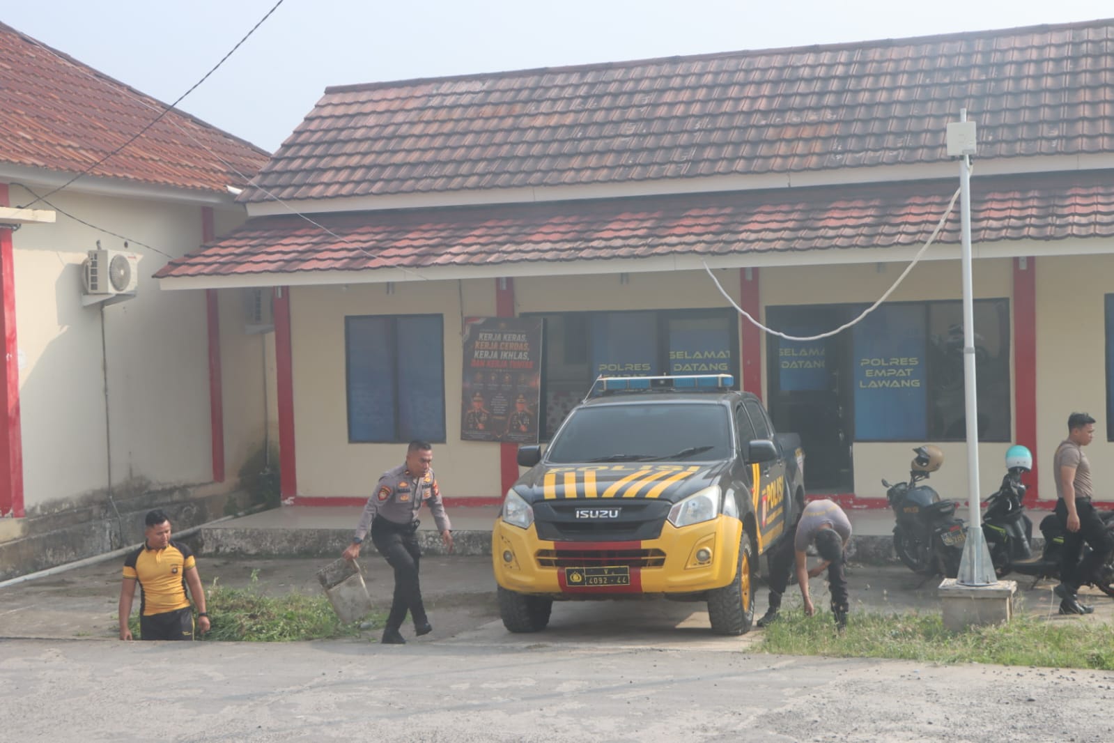 Wujudkan Lingkungan Kerja Asri, Personel Polres Empat Lawang Gelar Kegiatan Kurve BELIDA di Mako
