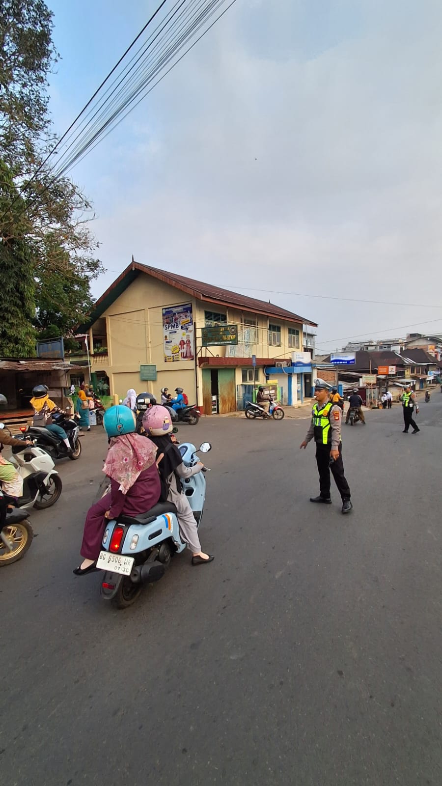 Polantas Polres Pagar Alam Hadir di Tengah Kesibukan Pagi, Wujud Nyata Pelayanan untuk Masyarakat