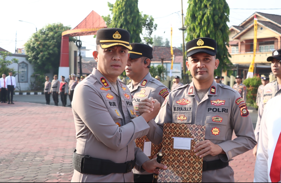 Kapolres Muba AKBP Ruri Prastowo, S.H, S.I.K, M.I.K Berikan Penghargaan kepada 64 Personel Berprestasi