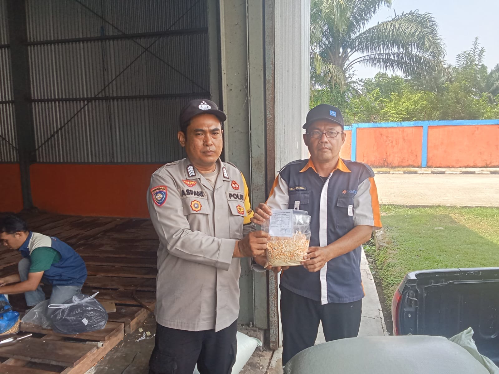 Sokong Ketahanan Pangan, Polsek Jayaloka Kawal Penjualan 2,25 Ton Jagung Hasil Panen Petani Binaan ke Bulog