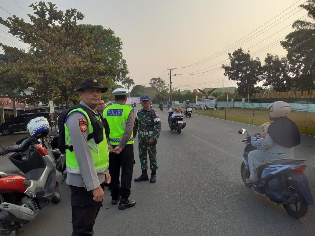 Polsek Kota Lahat amankan jalur lalu lintas penutupan pendidikan pertama Bintara Infanteri TNI AD