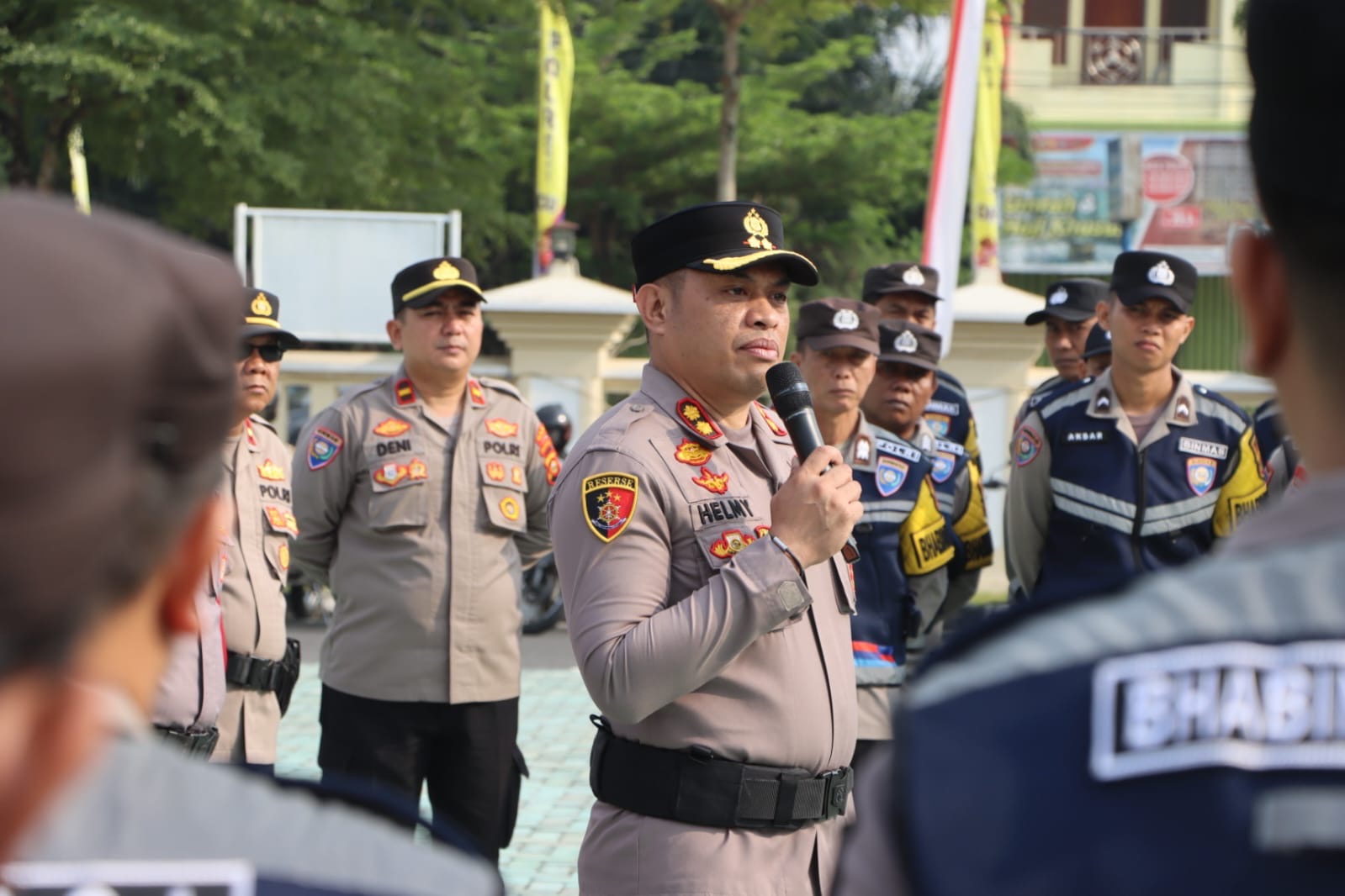 Pastikan Kesiapan Sarana Agar Tugas di Lapangan Optimal, Kapolres Oku Pimpin Apel Kendaraan Dinas