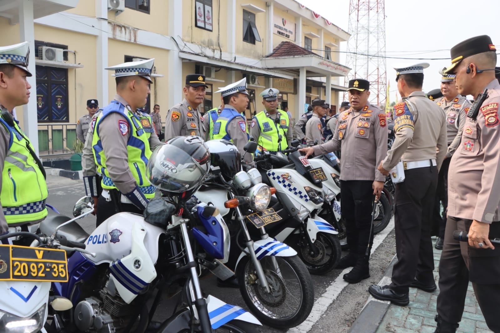 Cek Kendaraan Dinas Bhabinkamtibmas, Pastikan Kesiapan Operasional Dalam Mengantisipasi Dan Menanggulangkan Bahaya Karhutlah