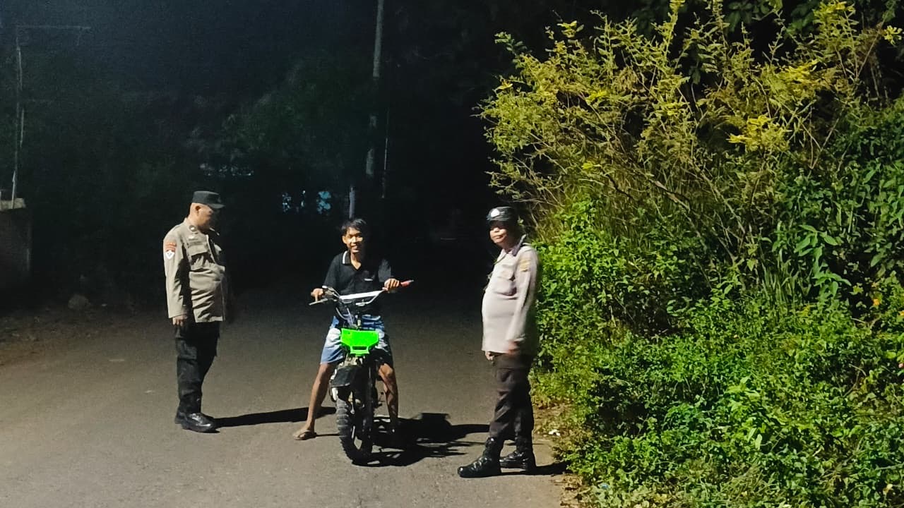 *Tekan Kriminalitas dan Cegah Karhutla, Polsek Talang Padang Gelar Patroli Night Hunting Hingga Perbatasan*