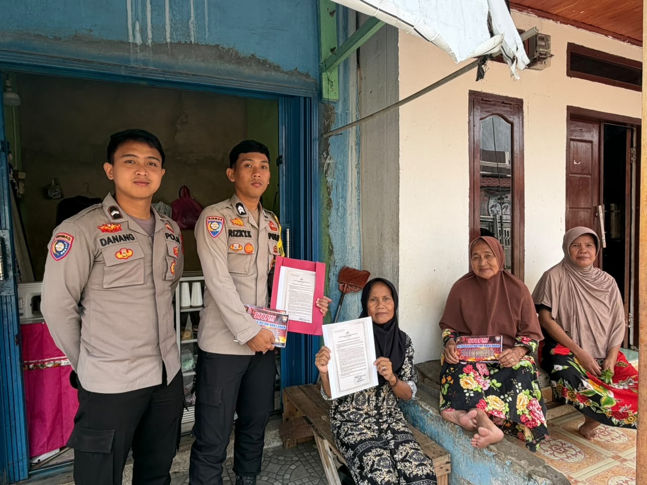 Bhabinkamtibmas Polsek Rawas Ulu Sambangi Warga, Sampaikan Pesan Kamtibmas dan Cegah Karhutbunlah