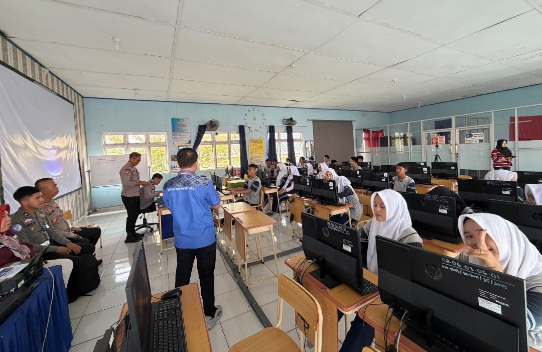 Polres Lubuk Linggau Edukasi Pelajar SMKN 1 soal Etika Bermedia Sosial dan Bahaya UU ITE