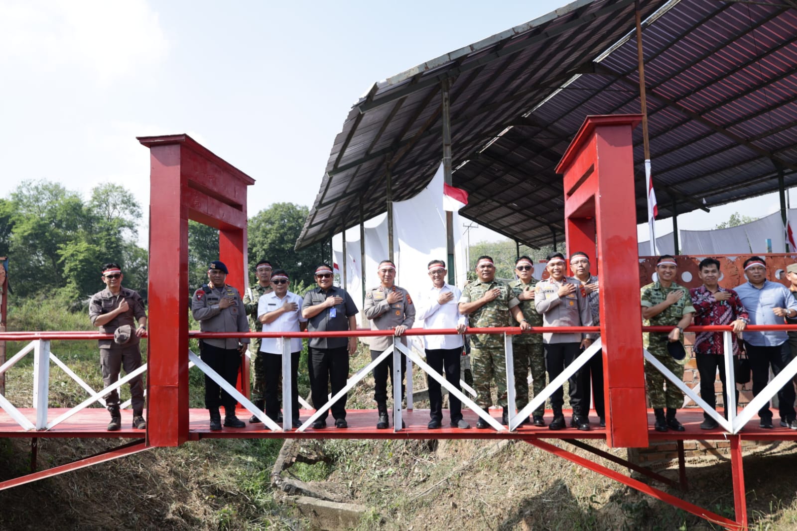 Semarak HUT ke-81 RI, Polda Sumsel Hadirkan 81 Jembatan Merah Putih Presisi untuk Buka Akses Warga