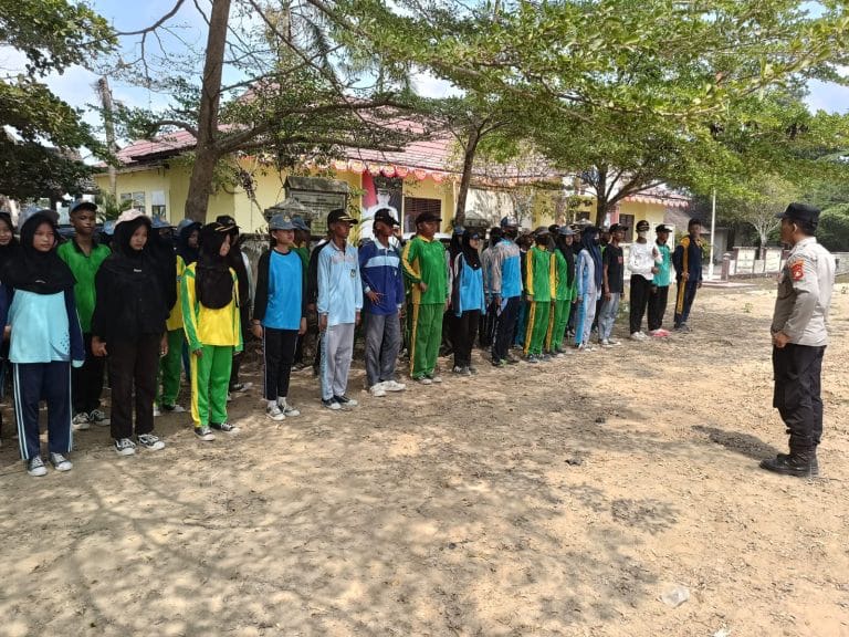 Polsek Buay Madang Timur Melaksanakan Pelatihan Kepada Paskibraka Buay Madang Timur Jelang HUT ke-81 Kemerdekaan RI