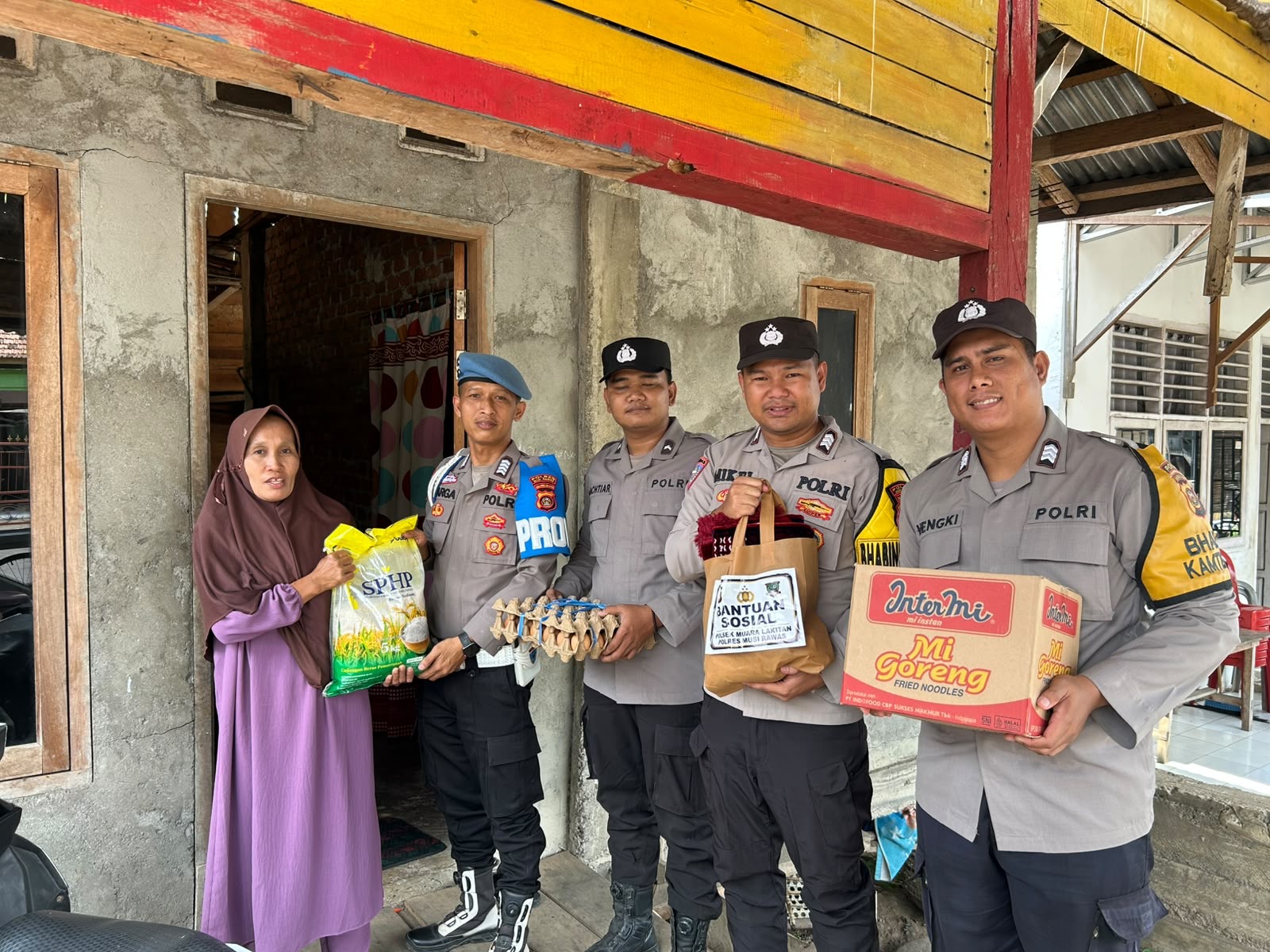 Polsek Muara Lakitan Polres Musi Rawas Hadirkan Makna Kemerdekaan Lewat Bakti Sosial