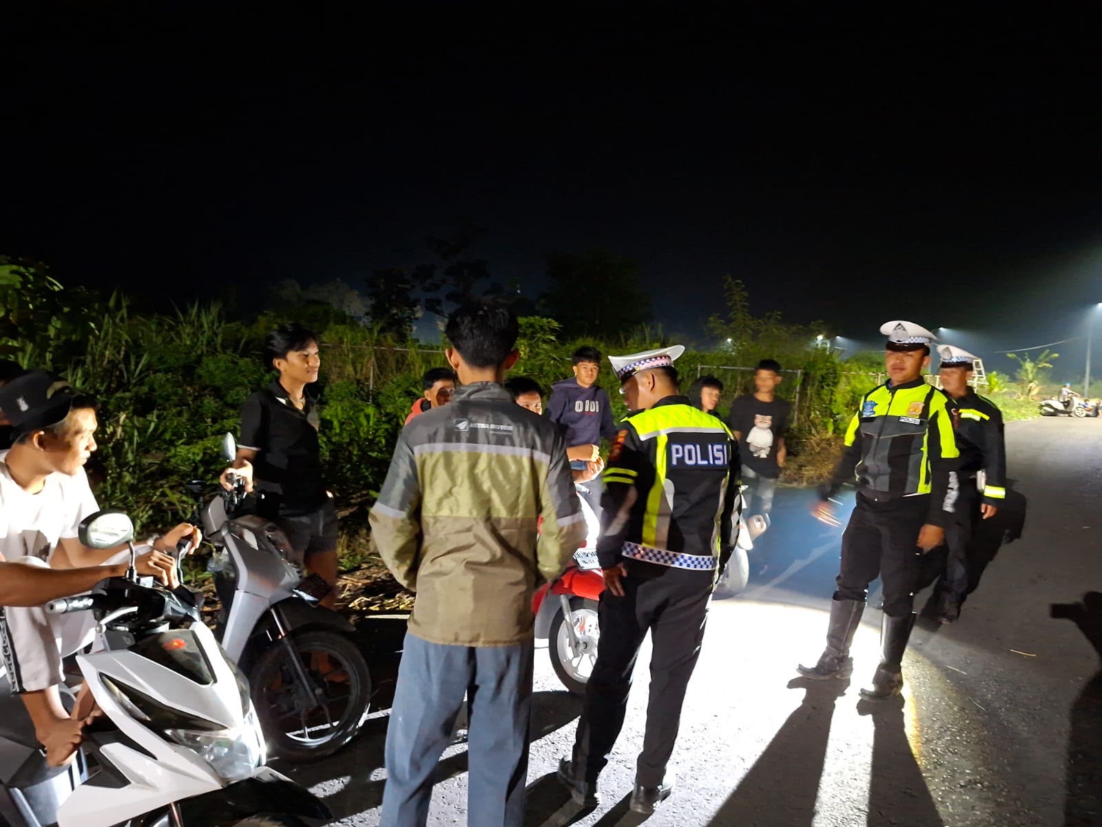 *Ciptakan Kamseltibcarlantas Kondusif, Satlantas Polres Empat Lawang Laksanakan Blue Light Patrol Malam Hari