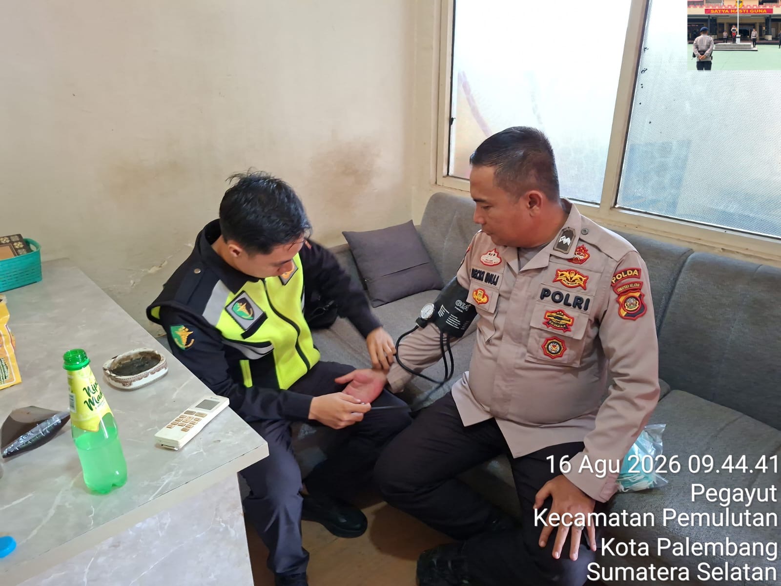 Pastikan kesiapan Personel  Dokkes Polres Ogan Ilir Laksanakan Pemeriksaan Kesehatan dan Berikan Vitamin serta Obat-obatan kepada Anggota BKO Karhutla Polda Sumsel