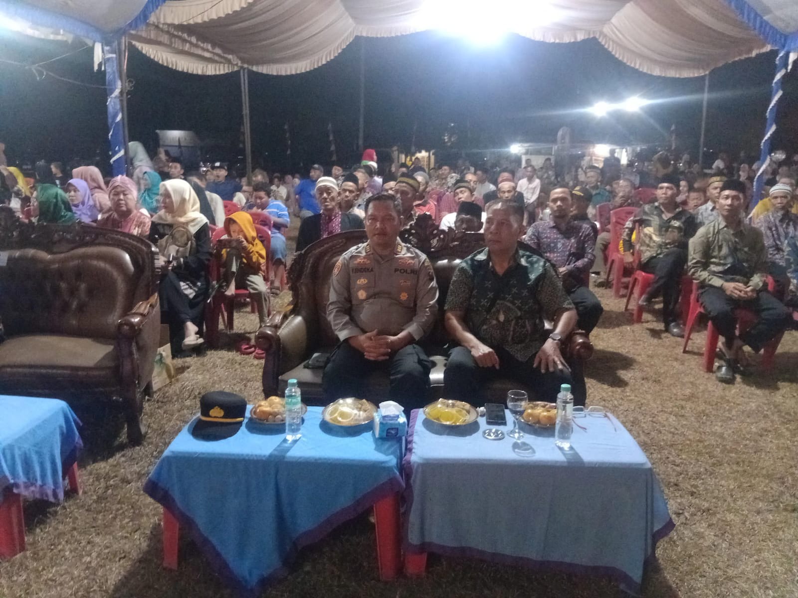 Bupati OKI Buka Pagelaran Wayang Kulit HUT Transmigrasi Bumiarjo, Polsek Lempuing Kerahkan Personil Pengamanan