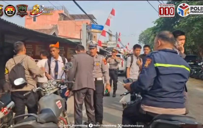 Jaga Kamtibmas Saat HUT RI ke-81, Polsek Ilir Barat 1 melaksanakan Patroli Bersama Sambangi Pelajar