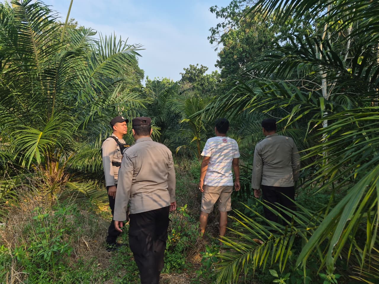 Pengecekan Lokasi Titik Hotspot Karhutlah Polsek Semidang Aji Polres Oku
