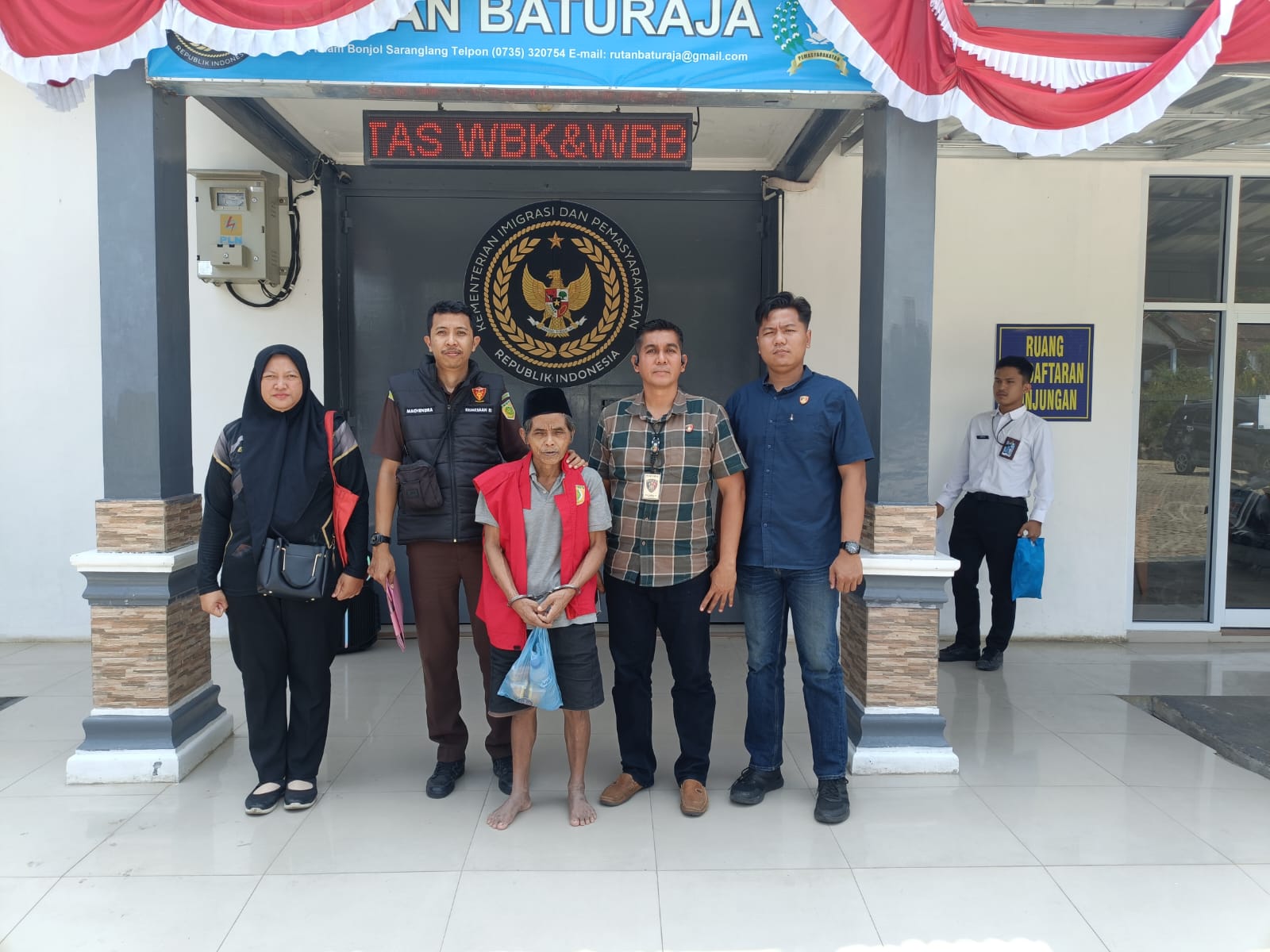 Berkas P21, Satreskrim PPA-PPO Polres OKU Serahkan Tersangka Kasus Pemerkosaan ke Kejari Baturaja