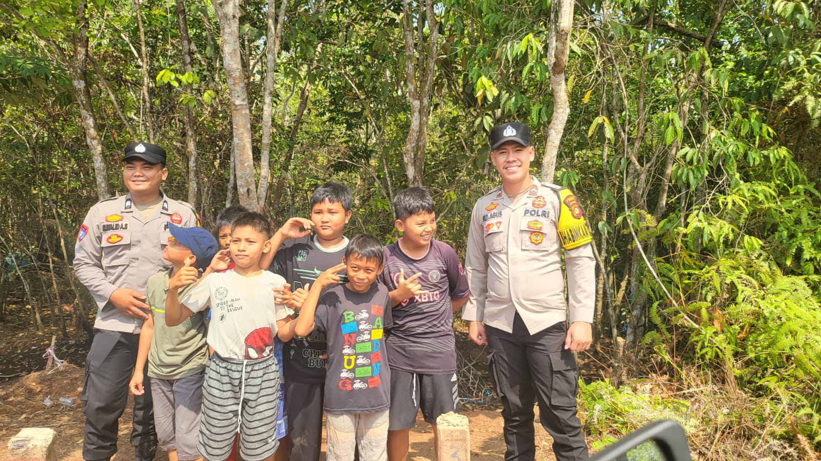 Sambangi Warga Simpang Nibung Rawas, Bhabinkamtibmas Polsek Rawas Ulu Gencarkan Imbauan Kamtibmas dan Cegah Karhutbunlah