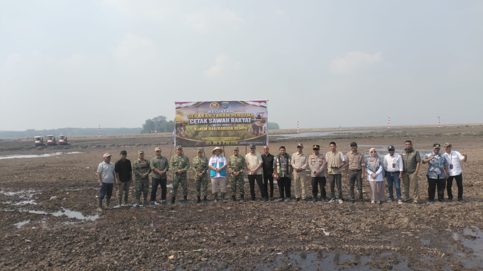 Penanaman Padi Perdana 4 Hektar di Pangkalan Lampam Gunakan Teknologi Drone