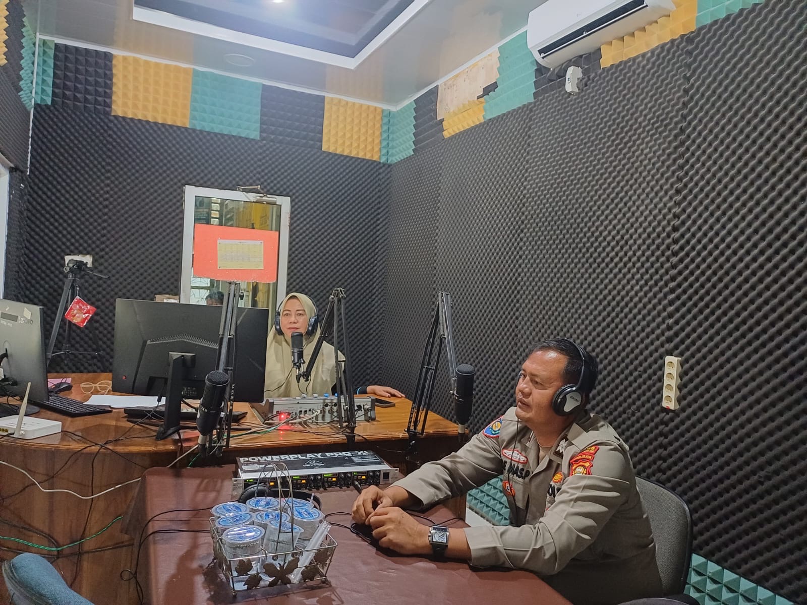 Polsek Baturaja Barat Gencarkan Edukasi Stop Karhutla melalui Talk Show di Radio Sukses FM