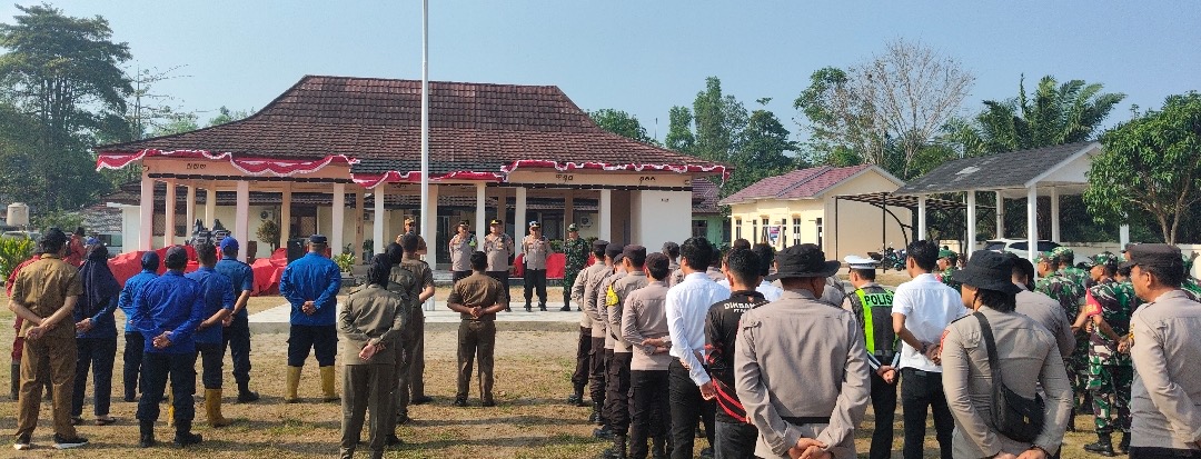 Perkuat Sinergi Hadapi Karhutla, Polsek Gelumbang dan Polsek Sungai Rotan Gelar Apel Gabungan