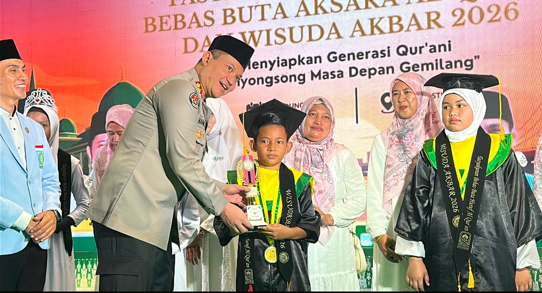 Kabid Humas Polda Sumsel Hadiri Wisuda Akbar 10.000 Santri di Palembang